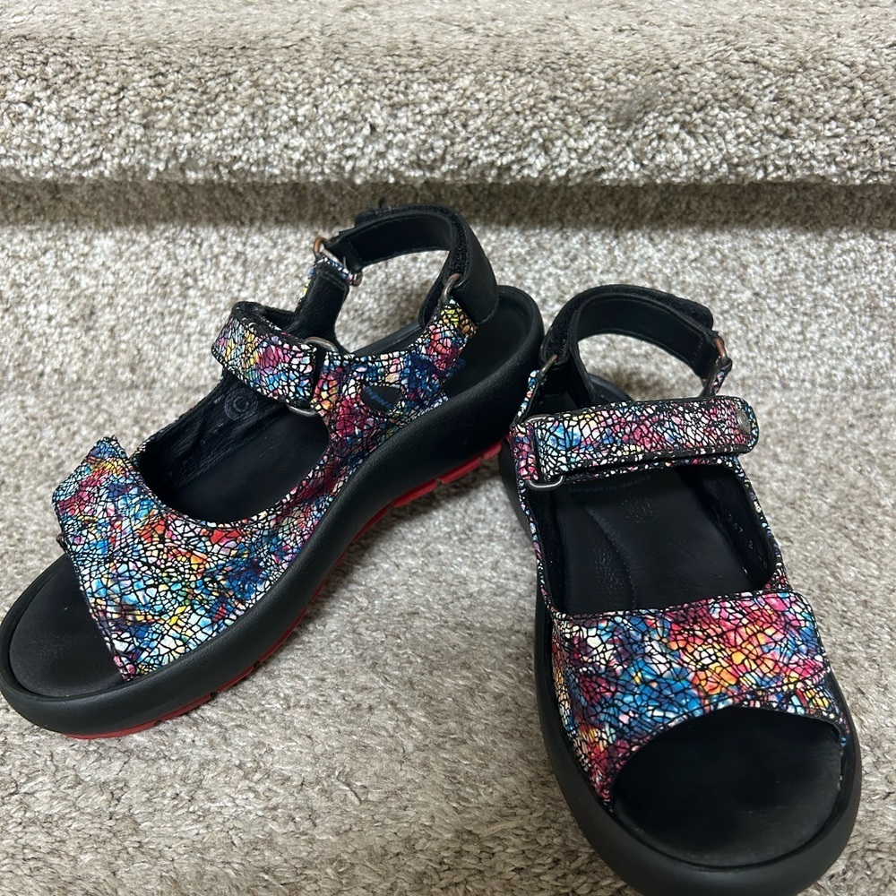 Wolky Rio Red Platform Sandal. Wearable Art. Sz 37/6.5 Comfort shoe. Colorful - Picture 2 of 10